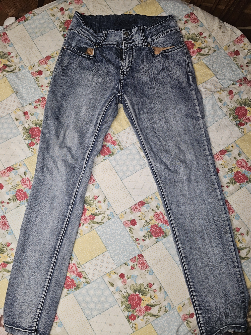 Size 14 Bubble Gum Women’s Skinny Jeans — Light Wash Blue